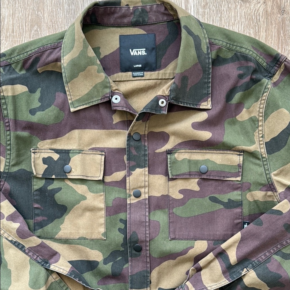 Vans Classic Fit Camo Lightweight Shirt Jacket - Picture 2 of 4